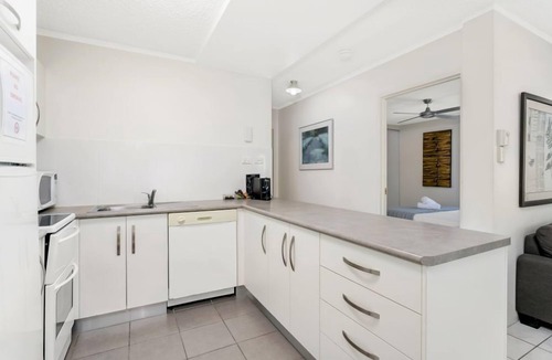 Port Douglas Apartment | Seascape Holidays at The Queenslander Two Bed Standard