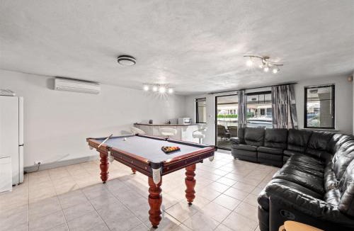 Halls Head House | Seaside Canal Home-spacious Family Retreat Jetty