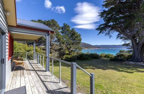 Bicheno Apartment | Seaside House - On Waubs Bay!
