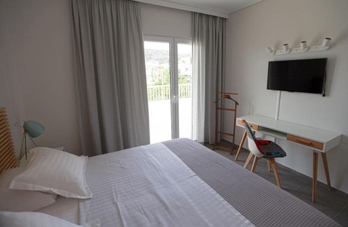 Saronida Apartment | Seaside Renovated Top Floor Apartment