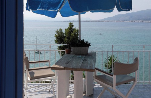 Mikri Mantineia House | Seaside retreat Apartment in Almyros, Kalamata