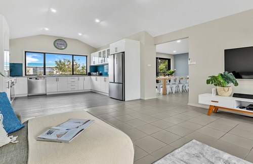 Callala Beach House | Seaside Royale - spacious, great entertainer