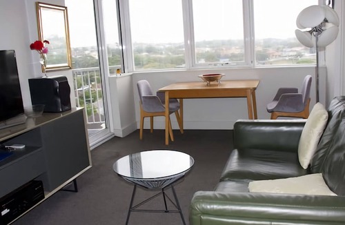 Maroubra Apartment | Seaside Serenity Stunning Beach Views in Maroubra