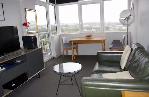 Maroubra Apartment | Seaside Serenity Stunning Beach Views in Maroubra