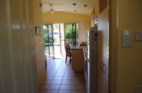 Torquay Cabin | Seaside Studio 11 - Walk To The Beach!