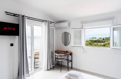 Kavos Hotel | Seaside Suites