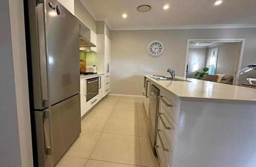 Caves Beach House | Seaspray - Beach and Pool access