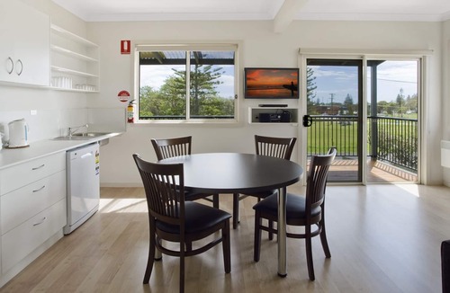 Bermagui Cottage | Seaview Beach House 6 - Wheelchair accessible