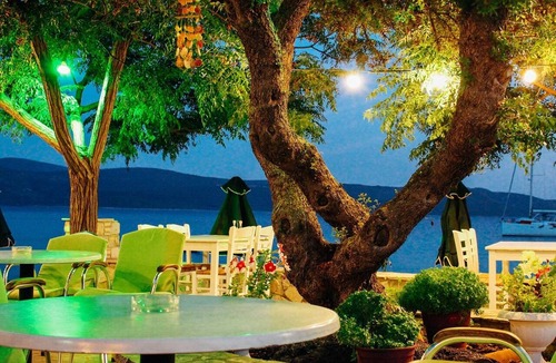 Klima Resort | SEAVIEW Cabana- Family room with seaview balcony