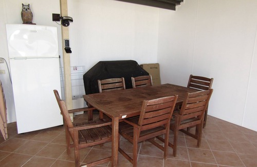 Tiddy Widdy Beach House | Seaview Retreat - Modern 3 bedroom holiday home