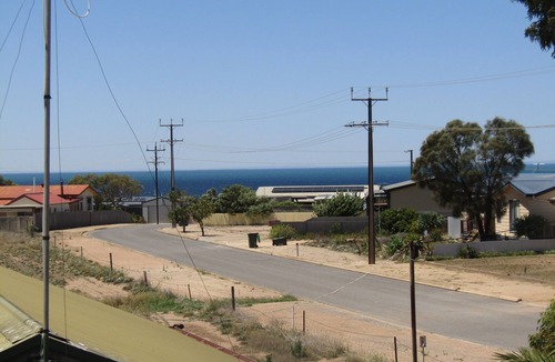 Tiddy Widdy Beach House | Seaview Retreat - Modern 3 bedroom holiday home