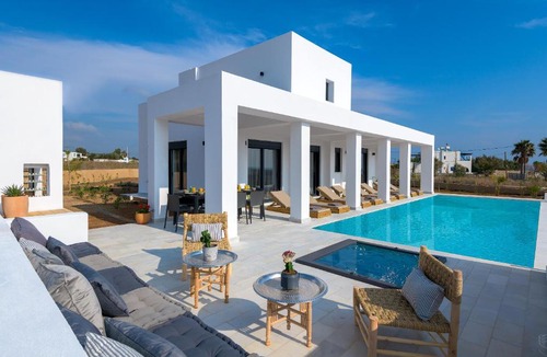 Lahania Villa | Seawater Villa - Luxury Pool Retreat - 150m Beach