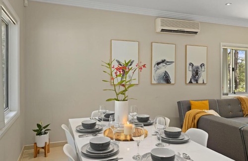 St. Georges Basin House | Secluded Cottage Surrounded by Eucalyptus Trees and Native Wildlife