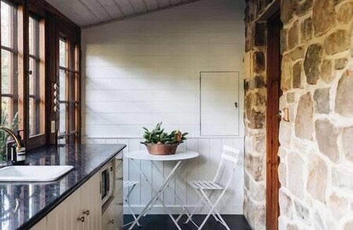 Basket Range Cabin | Secluded Stone Cottage perfect for Couples Escape