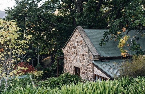 Basket Range Cabin | Secluded Stone Cottage perfect for Couples Escape