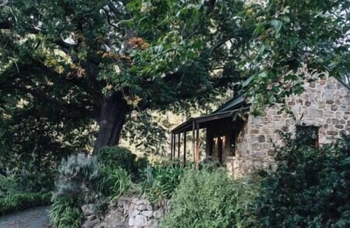Basket Range Cabin | Secluded Stone Cottage perfect for Couples Escape