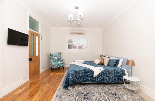 Orange House | Secret Cottage - Charming & Lovingly Restored, Firepit