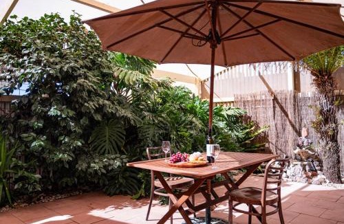 Swan Hill House | Seednest Game room & TropGarden