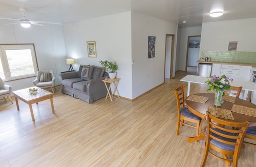 Eurobin Apartment | Self contained 2-brm apartment (accessible) with views of Mount Buffalo