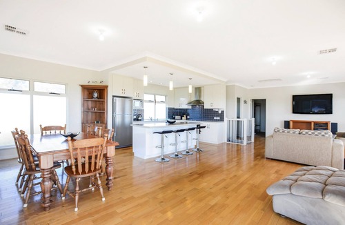 Sellicks Beach House | Sellicks Sea View - Large Coastal Home with Sweeping Views of the Sea and Hills