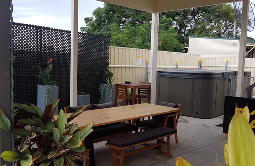 Semaphore House | Semaphore Sea Breeze-Family Beach/Pool Holiday. 450m to Beach. 20 min to airport