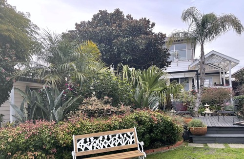 Inverloch Apartment | Separate & Self contained apartment in beautiful tropical garden close to beach.
