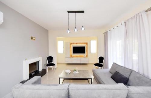 Pastida Villa | Seraina House