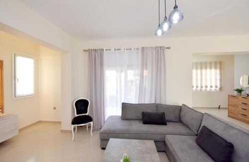 Pastida Villa | Seraina House