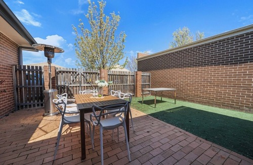 Franklin House | Serein Retreat – 5 Bedrooms and 2 Secure Parking