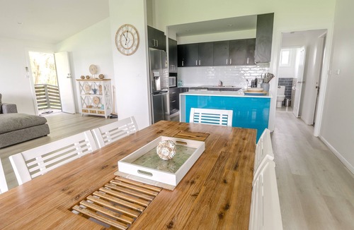 Lake Macquarie City Council House | Serendipity Lake House - on the water's edge