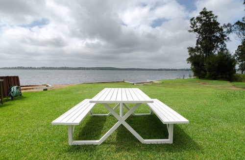 Lake Macquarie City Council House | Serendipity Lake House - on the water's edge