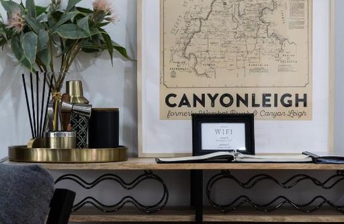Canyonleigh House | Serene bush cottage with an outdoor spa