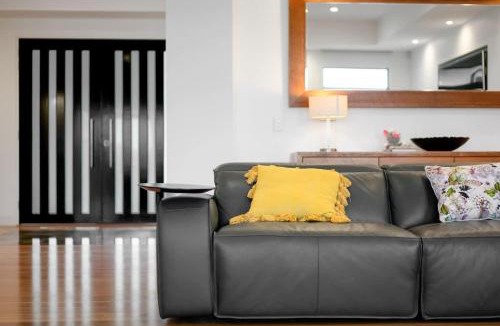 Hastings House | Serene Coastal Retreat in Hastings w pool