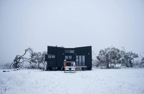 Jindabyne House | Serene Mountain Retreat in Jindabyne - Private Tiny Home