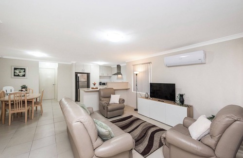 Gosnells House | Serene Oasis - 3 Bedroom Getaway House