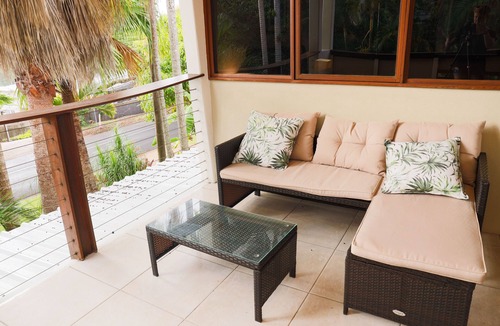 Buderim Apartment | ~Serene Oasis:Spacious Villa ~Air Con, Patio,10 mins to beaches,eateries,CBD~n