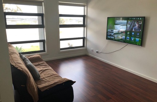Pakenham House | Serenity 13 - Room 3