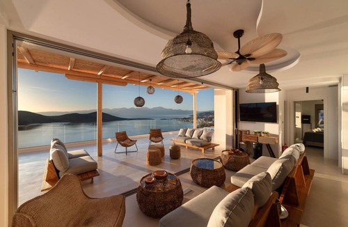Mavrikiano Villa | Serenity Art Villa
