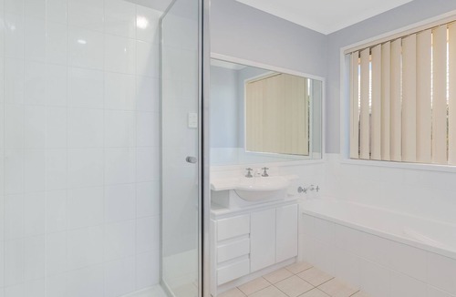 Elanora House | Serenity at Elanora - Waterfront Elanora - Min 3 Night Stays!
