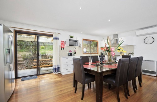 Daylesford House | Serenity@ Daylesford - wood-fire - aircon - wifi - Netflix
