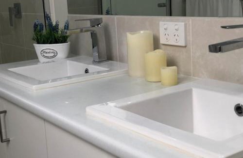 Pakenham Apartment | Serenity Home 7 by Hiverooms