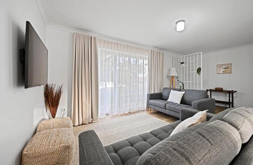 Orange East House | Serenity - Short Drive to CBD, Firepit