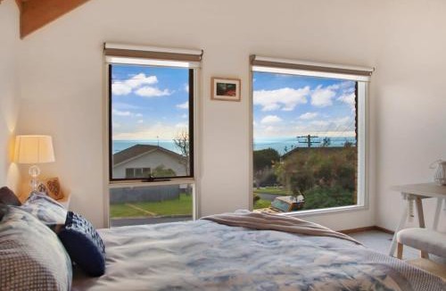 Clifton Springs House | Seven Views I Pool Table n Water Views