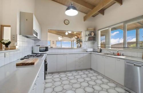 Clifton Springs House | Seven Views I Pool Table n Water Views