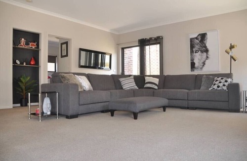 Canadian House | ShaiBeau - Specialising in Large families/groups