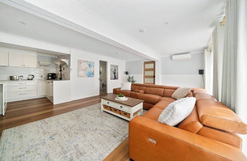 Shailer Park House | Shailer Park -Spacious House, Granny flat - Pool, Sauna, 20 min CBD, 35 min GC