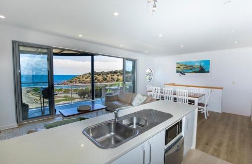 Penneshaw Apartment | Shearwaters Apartment Waterfront Accomodation