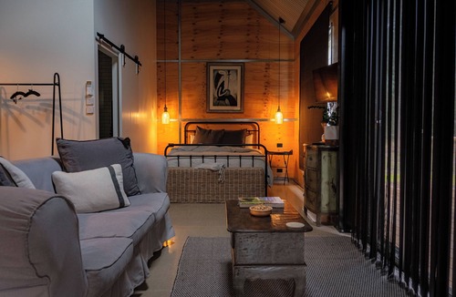 Whitfield Cottage | Shed ONE - Luxury & romantic couple getaway in the fabulous King Valley