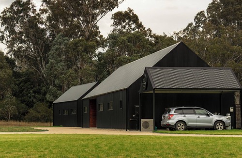 Whitfield Cottage | Shed TWO - Romantic Luxury couple getaway in the fabulous King Valley