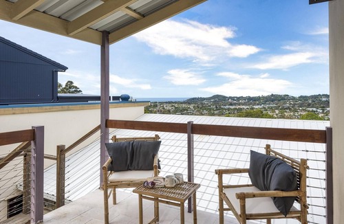 Elanora House | Sheket ~ Peaceful ~ Ocean views in Elanora